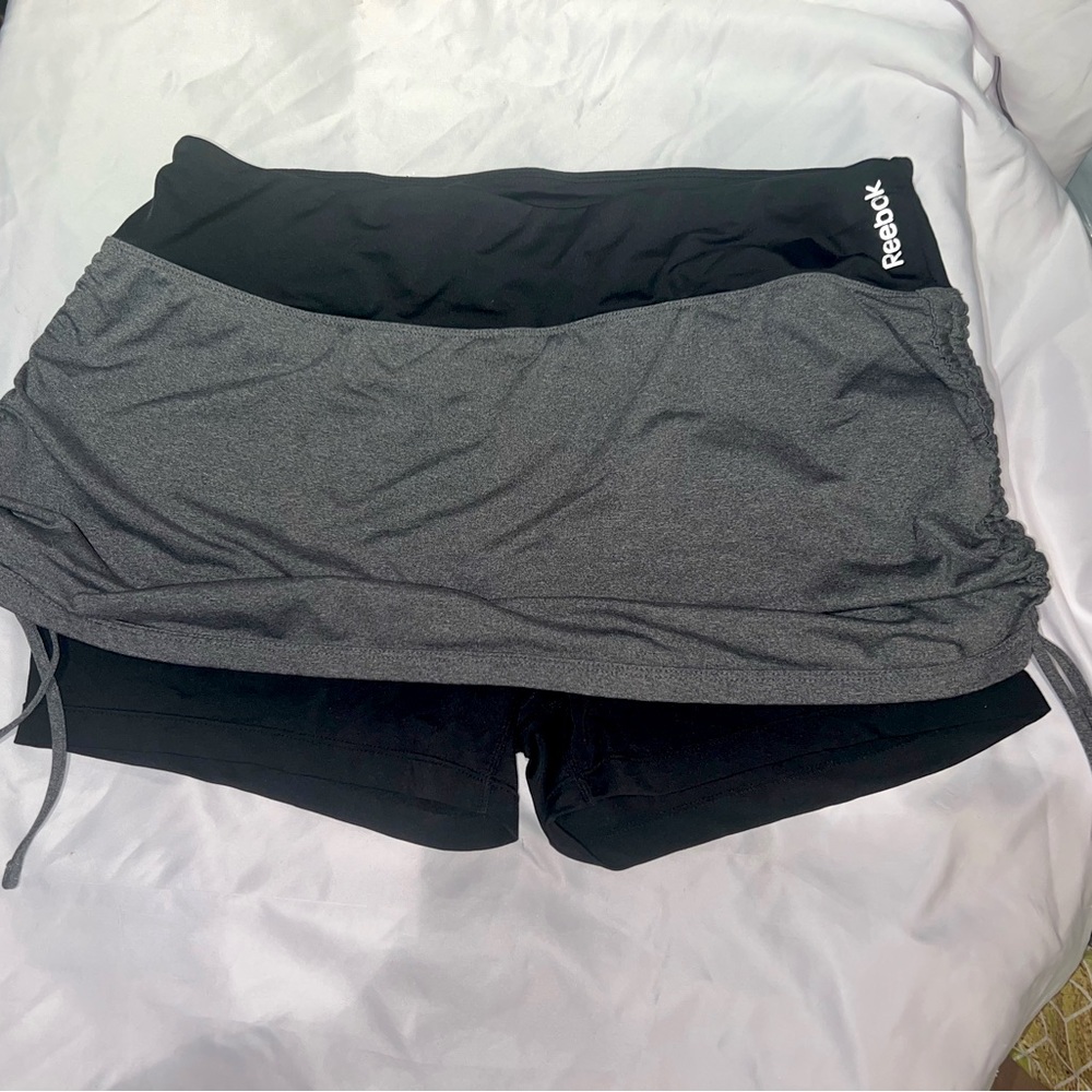 Reebok Woman’s Sports Fitted Workout Skort Skirt w/ Shorts underneath Gym Large